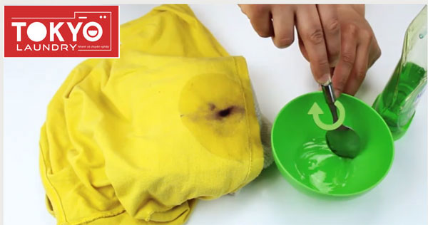 Cách tẩy mực trên áo dùng glycerin và dầu rửa bát