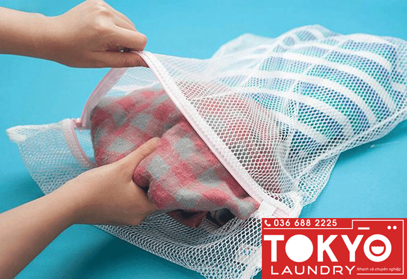 Cho đồ len vào túi an toàn