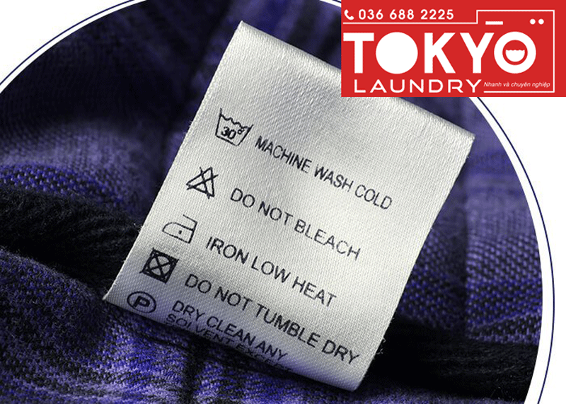 kiểm tra nhãn trước khi giặt chăn
