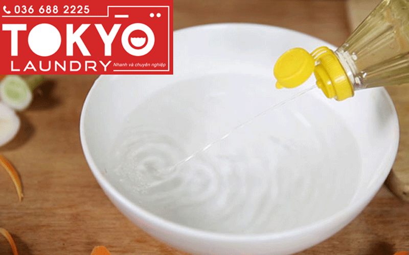 Sử dụng giấm trắng để làm mới quần jeans