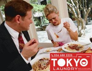 Cách tẩy vết dầu mỡ trên quần áo