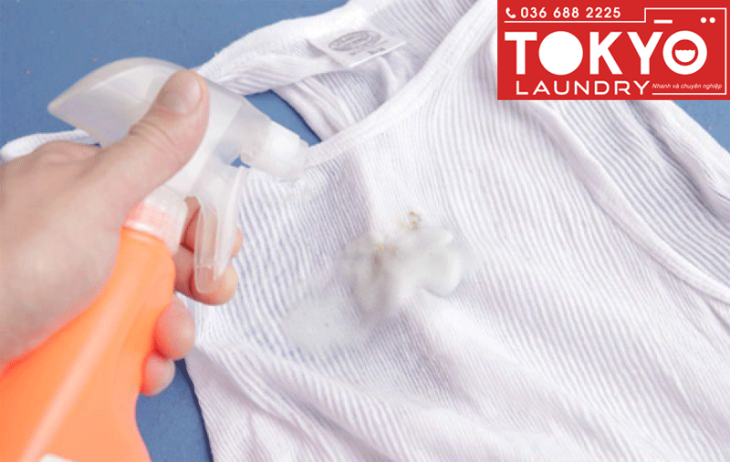 Cách tẩy vết dầu mỡ trên quần áo tại nhà