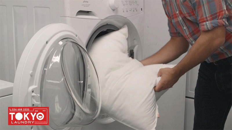 Nên giặt ruột gối để loại bỏ vi khuẩn