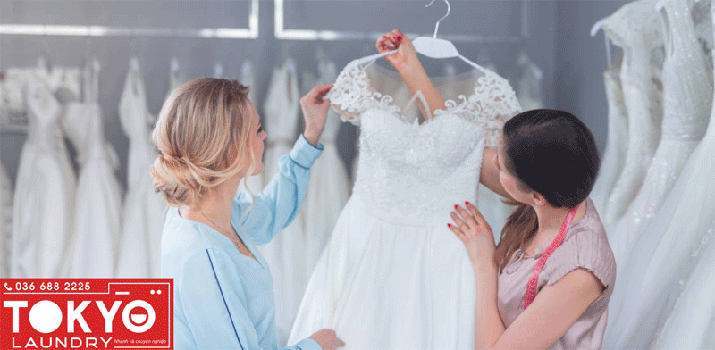 Giặt khô váy cưới là cách tốt nhất