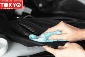 Cách giặt áo giả da