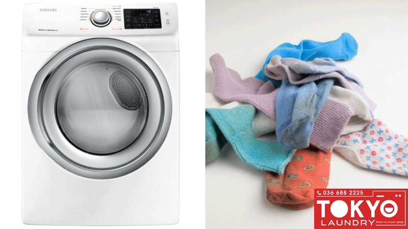 Việc giặt chung tất với quần áo là không nên