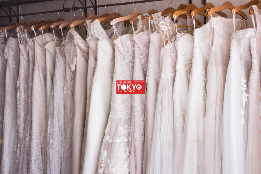 Dịch vụ giặt khô váy dạ hội uy tín