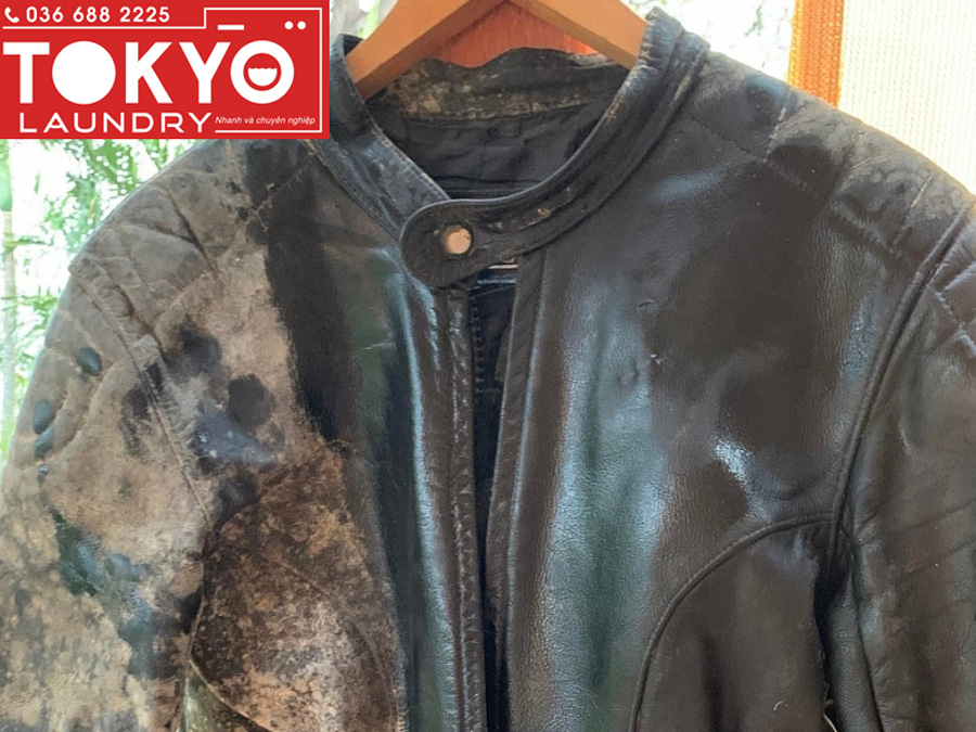 Áo da bị bạc màu do nấm mốc