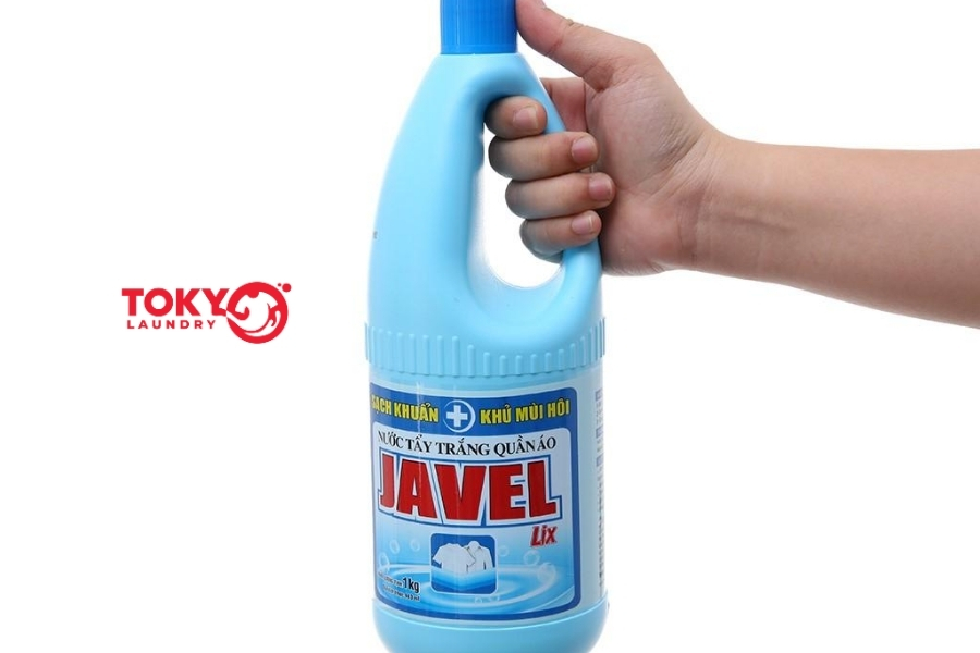 Cần chú ý gì khi tẩy áo trắng bị ố vàng bằng javen