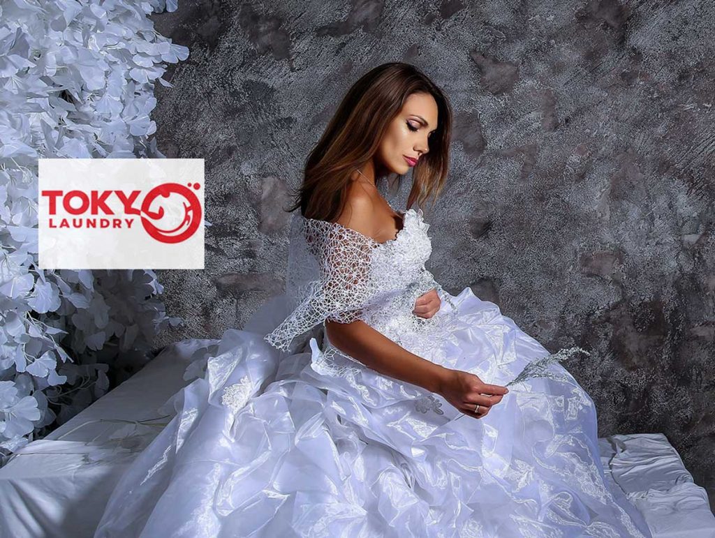 Váy cưới trắng bồng bềnh và lộng lẫy giữ nguyên phom dáng sau khi giặt váy cưới tại Trần Khát Chân