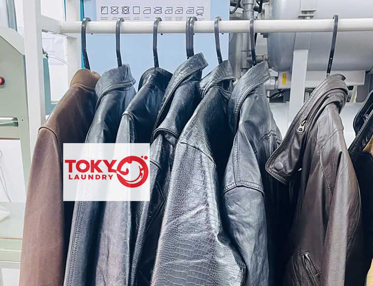 Các mẫu áo khoác da đủ màu sắc được bảo dưỡng bóng đẹp nhờ giặt áo da tại Đại La