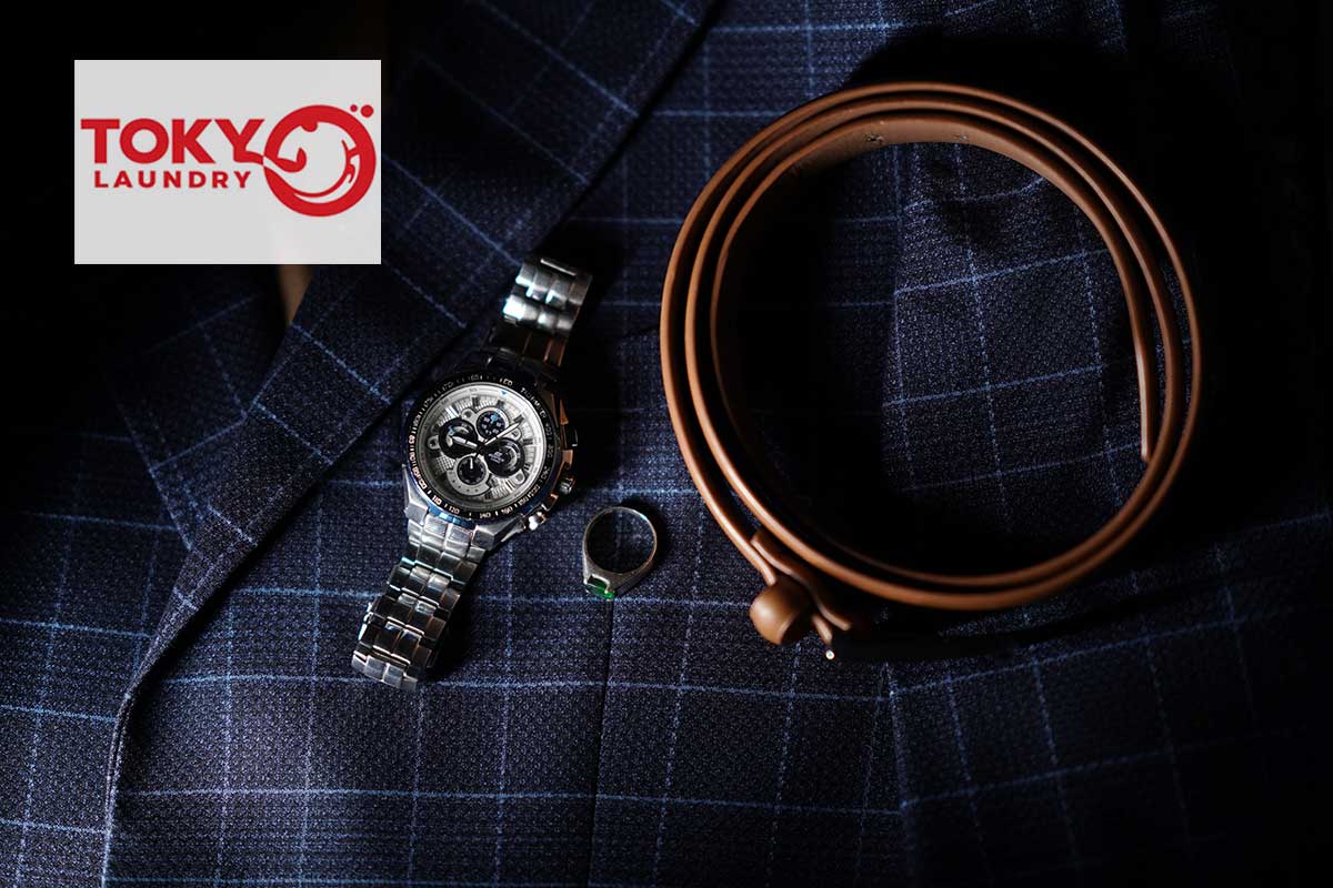 Áo vest caro xanh than và phụ kiện thời trang được làm sạch khi giặt áo vest Trần Đại Nghĩa