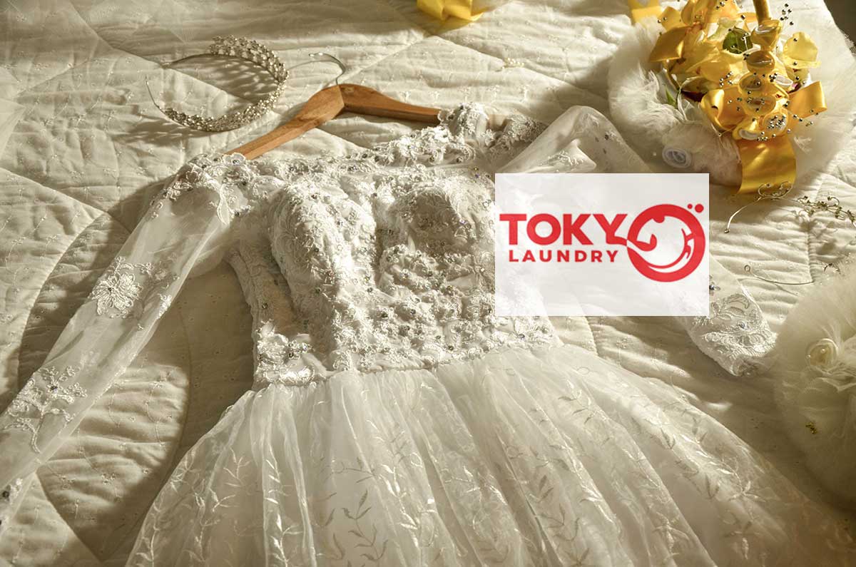 Váy cưới ren đính đá sạch đẹp nguyên vẹn nhờ dịch vụ giặt váy cưới tại Đại La